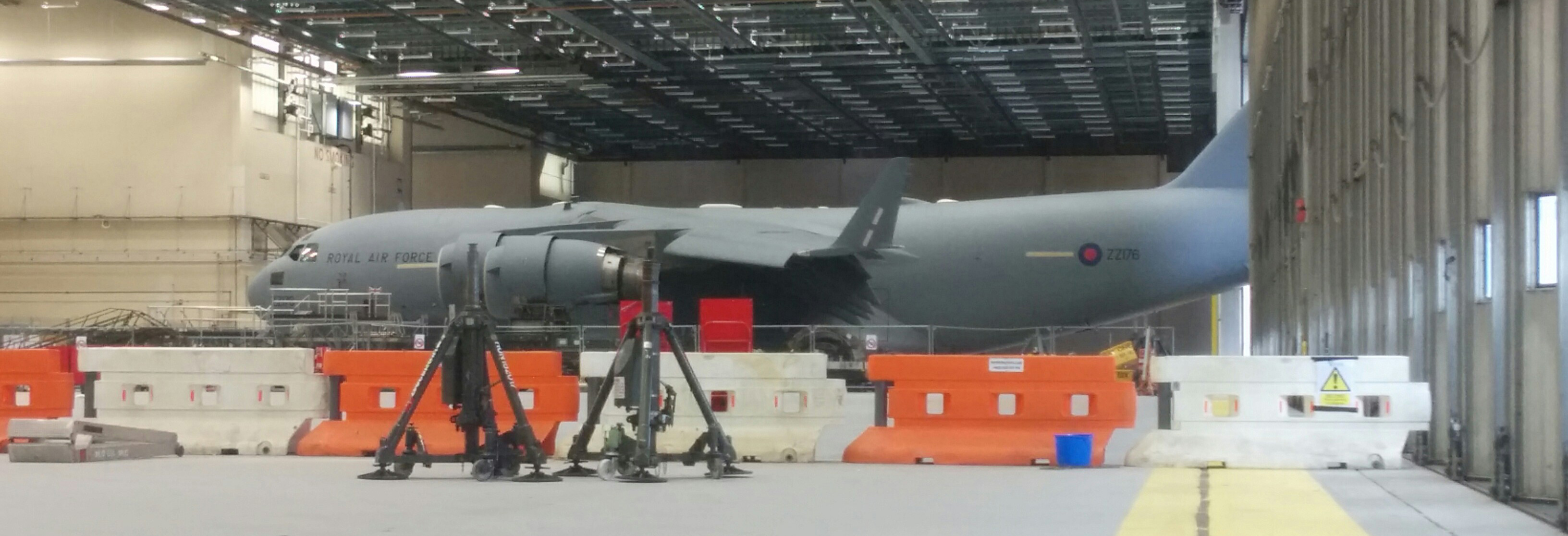 http://www.nesconsultantsuk.co.uk/sites/default/files/revslider/image/RAF-Brize-Norton.jpg